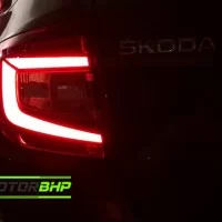 Skoda octavia shop tail light price